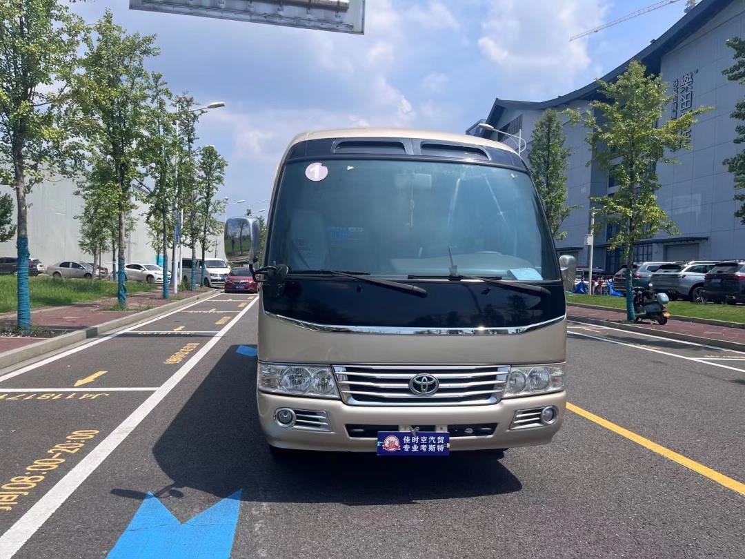 19座考斯特4.0V6豪华版